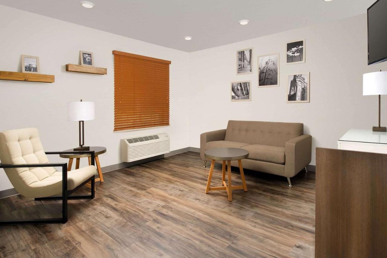 Woodspring Chicago Hotel